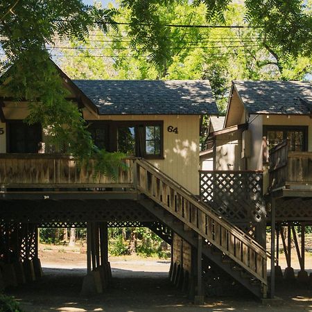 Johnson'S Beach Cabins And Campground Гърнвил Екстериор снимка