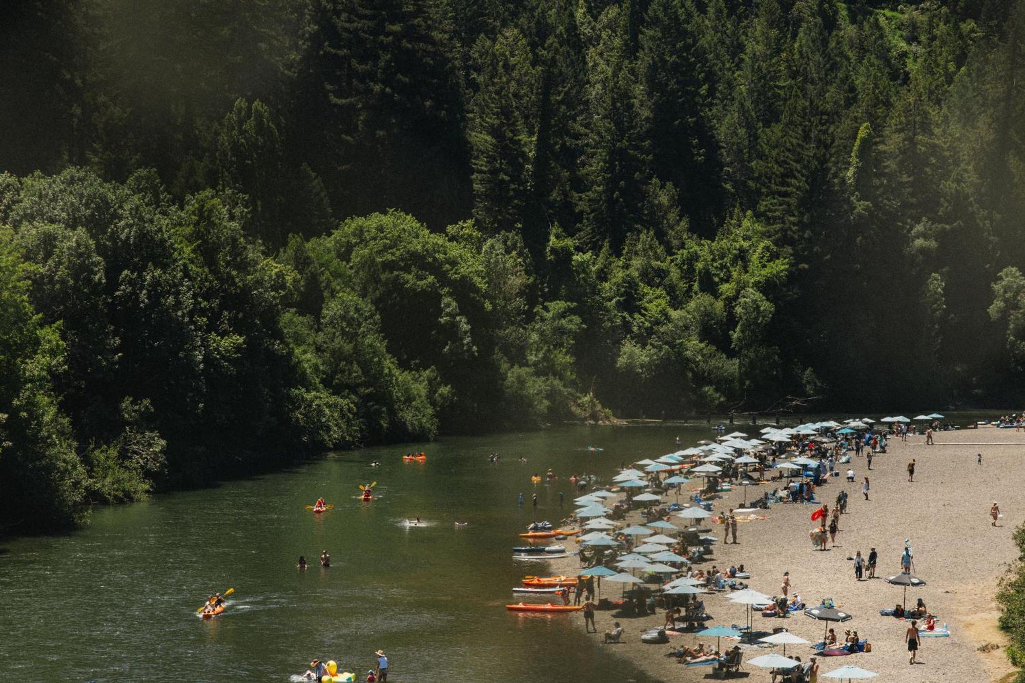 Johnson'S Beach Cabins And Campground Гърнвил Екстериор снимка