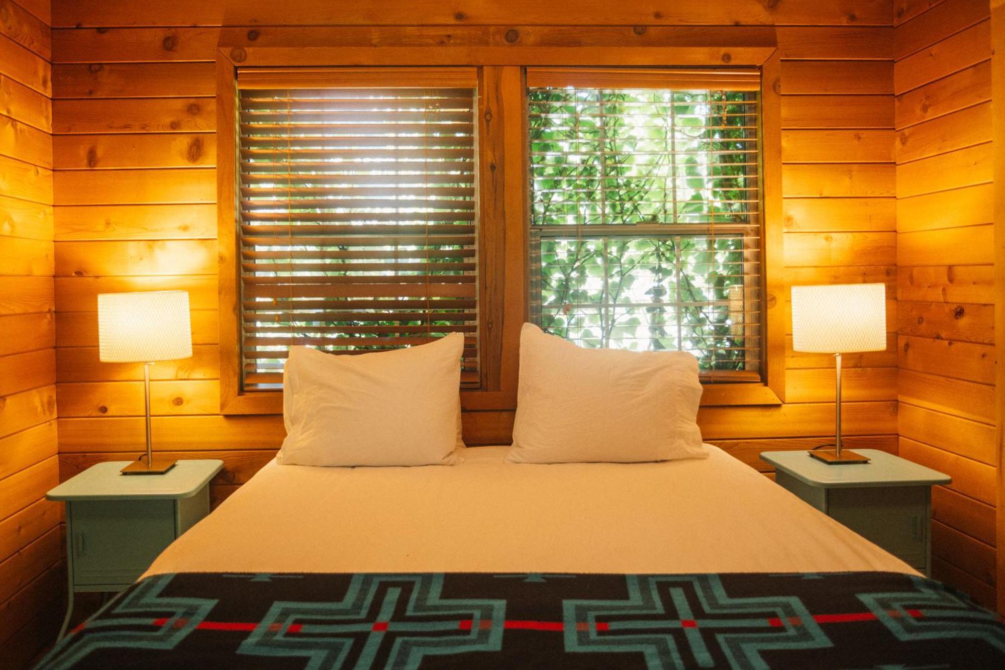 Johnson'S Beach Cabins And Campground Гърнвил Екстериор снимка