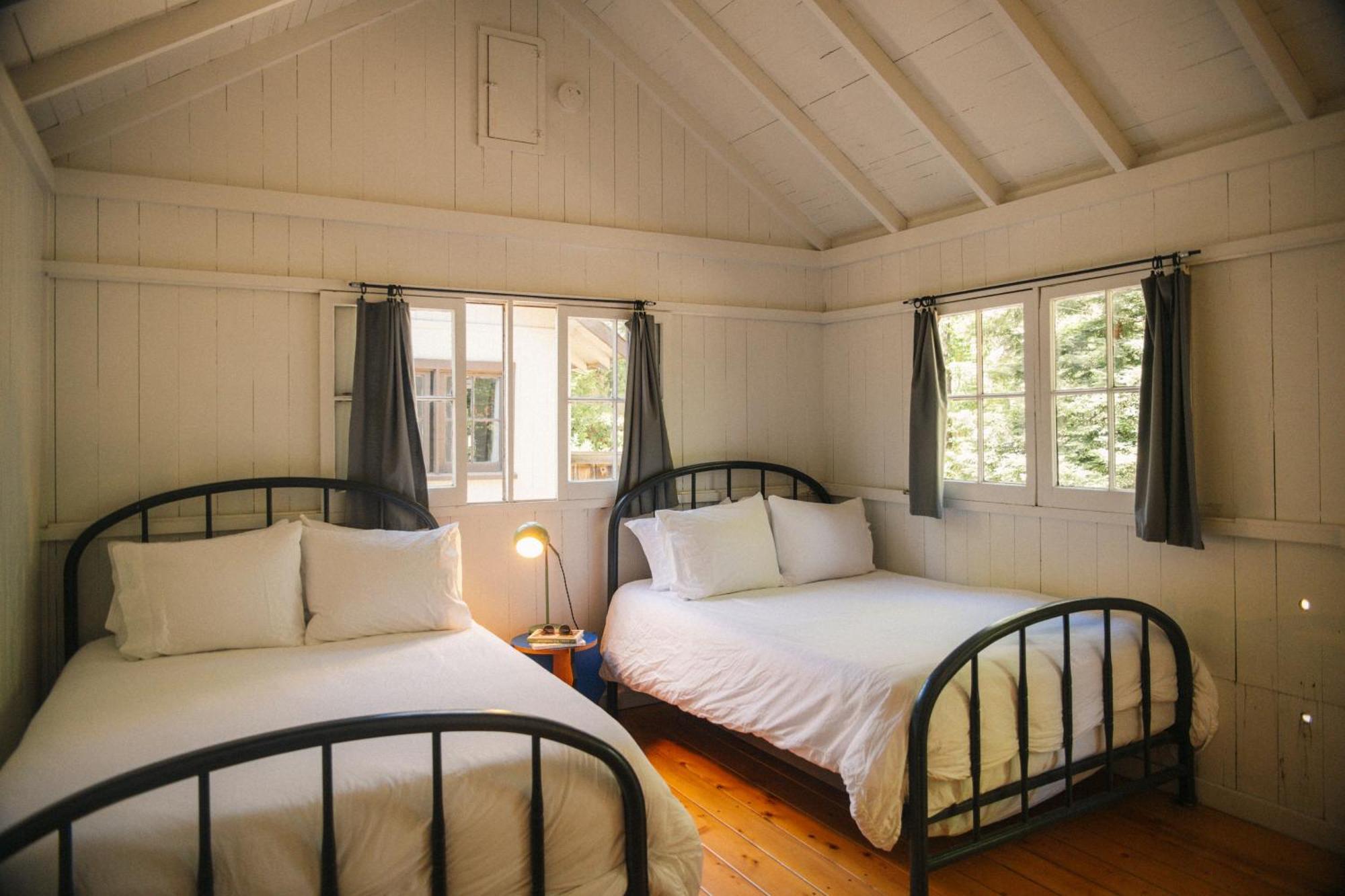 Johnson'S Beach Cabins And Campground Гърнвил Екстериор снимка