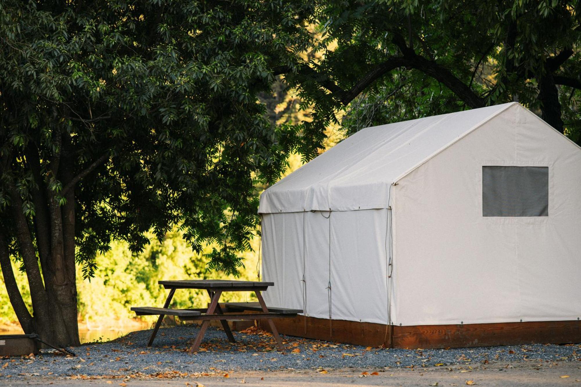 Johnson'S Beach Cabins And Campground Гърнвил Екстериор снимка