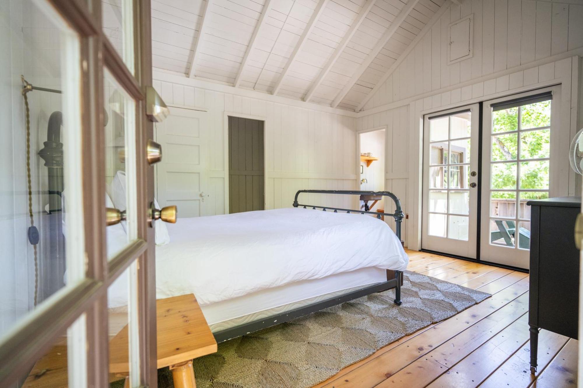 Johnson'S Beach Cabins And Campground Гърнвил Екстериор снимка